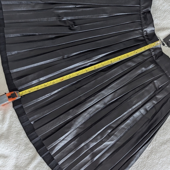 BNWT - Faux leather pleated skater skirt - Picture 6 of 7